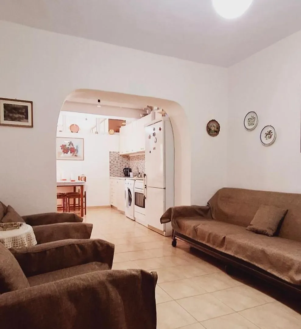 Vangelos Apartment 히마레